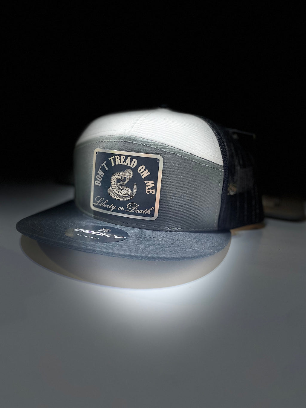 DLACO Don’t tread on me - Decky 7 Panel All Cotton Trucker-  Black/Charcoal/White (Snapback)